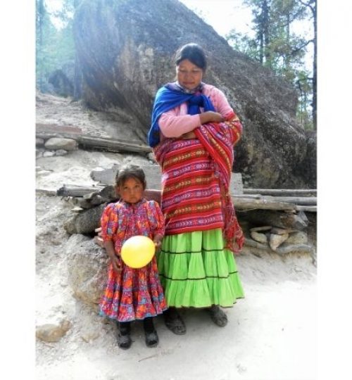 rencontre colorée avec une Tarahumara et sa petite fille ,Chihuahua