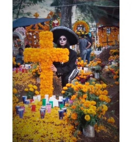 dernières aventures guide francais mexique dans un cimetiére durant la fête des morts